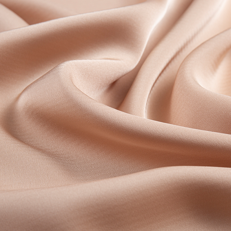 Tissu en satin à rayures horizontales extensible en trame